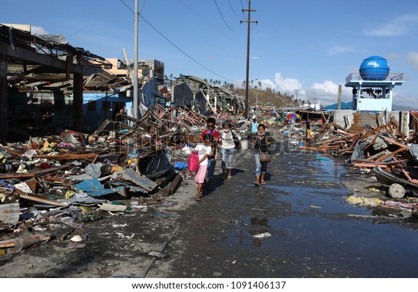 15 November 2013 Taclobanphilippines Typhoon Haiyan Stock Photo ...