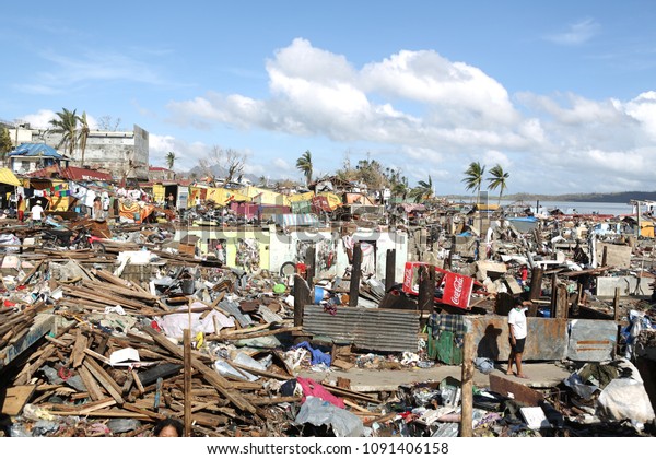 15 November 2013 Taclobanphilippines Typhoon Haiyan Stock Photo ...