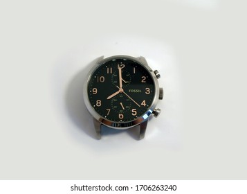 15/04/2020 Fossil Watch Chronograph  With White Background, Components Being Made In China But Assembly In Switzerland 