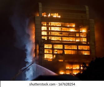 15/12/2013  Guangzhou China building on fire / big fires /news