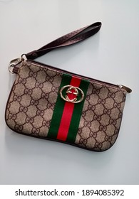 15-january-2021 Brown Sling Bag With The Gucci Symbol

