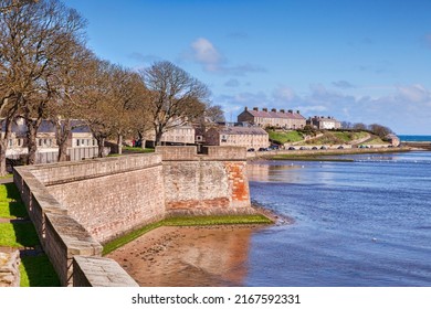 16 April 2016: Berwick-upon-Tweed , Northumberland, England, UK -The Elizabethan town wall on a bright spring day.