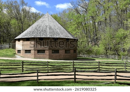 16 sided barn designed by George Washington at Mount Vernon