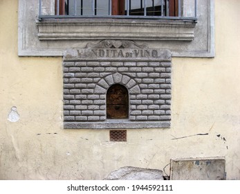 16th century Florentine Renaissance Wine Window  "Vundita di Vino" (Wine for Sale)