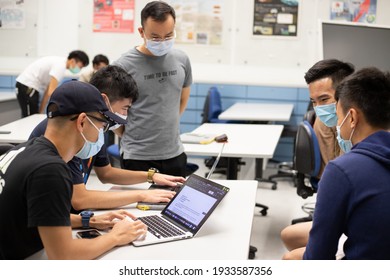 17-11-2020 Professor And Students With Face Mask And Computer Have Small Group Teaching And Discussion In Classroom In University In Hong Kong During Covid-19