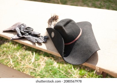 17th Century Ancient Musketeer Hat And Gloves