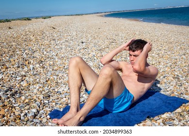 Nackt teen am strand