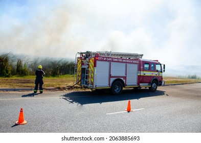 18.01.2021 Cape Town - Cape Town Fire Department Are Seen Putting Out A Fire