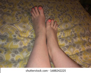 Sexy feet & legs, Voyeur