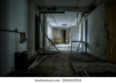 19.09.2021. Moscow. Russian Federation. Scary Empty Dark Corridor In An Abandoned Building. Shabby Walls. The Play Of Light And Shadows In An Abandoned House. Broken Doors. An Old Abandoned Hospital. 
