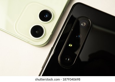2 camera phones vs 3 camera phones. development of mobile cameras