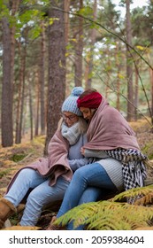 2 girls sitting, admiring nature in the middle of a pine forest. Snack in nature.