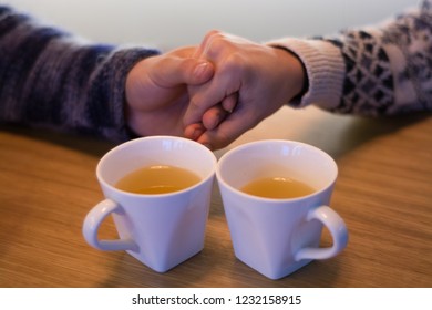2 hands & 2 cups