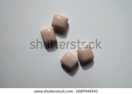2 pairs of pink rectangular pieces of chewing gum