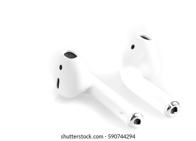 2 Parallel White Wireless Earphones In-ear With Bluetooth Isolated On White Background