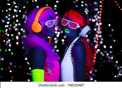 2 Sexy Cyber Glow Raver Women Filmed In Fluorescent Clothing Under UV Black Light