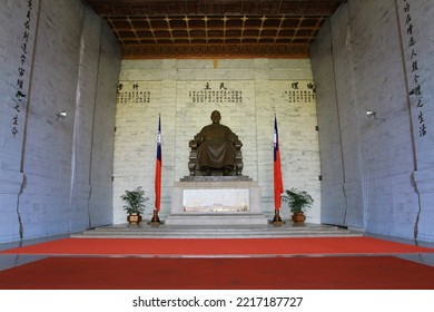 20 April 2011 Chiang Kai-shek's Statue - Guard Mounting Ceremony At Chiang Kai-shek Memorial Hall