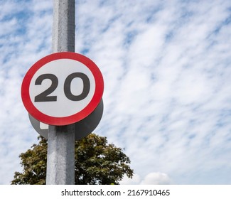 20 mph speed road sign with space for text
