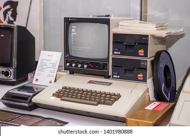 20 September 2017, Moscow, Russia. The Exhibits Of The Apple Museum In Moscow. Apple II Computer And Sanyo Monitor