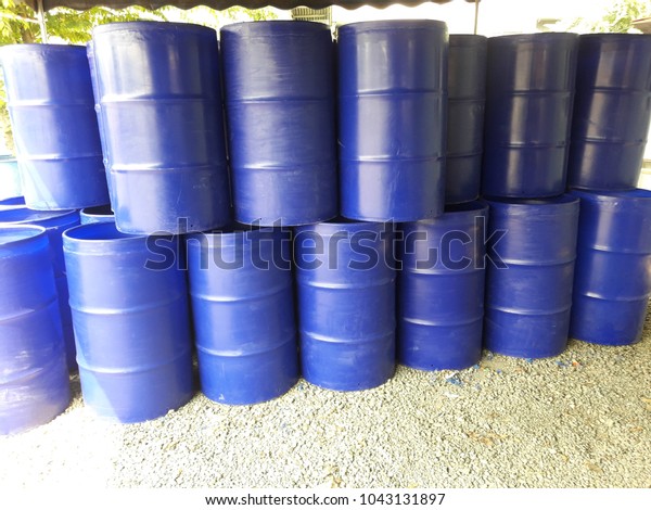touw hamer Wrak 200 Liter Plastic Water Tank Stock Photo (Edit Now) 1043131897