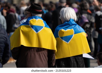 2000 People Demonstrating For Peace In Ukraine And A Ban Of Russian Gas And Oil In Switzerland. Bern, Switzerland - 03.12.2022
