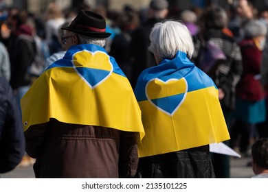 2000 People Demonstrating For Peace In Ukraine And A Ban Of Russian Gas And Oil In Switzerland. Bern, Switzerland - 03.12.2022
