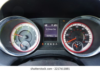 2013 Vehicle Speed Odometer Dashboard Stating Oil Change Due.