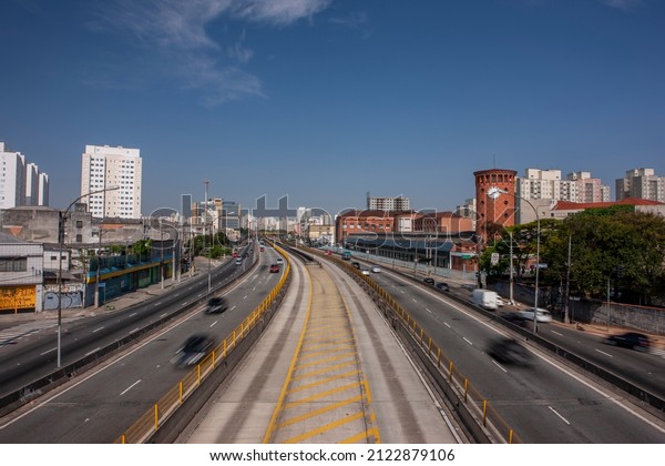 2014 September, AV DO ESTADO, São Paulo, SP,\
Brazil - aerial photo of Avenida do Estado towards neighborhood\
with blurred cars in\
motion