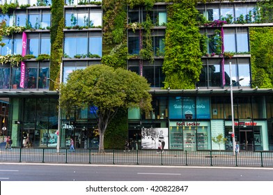 2016, Apr 25: Sydney, Australia. Park In The Sky One Central Building Shopping Centre Facade On Broadway Street.  Ecology And Green Living In City, Urban Environment Concept
