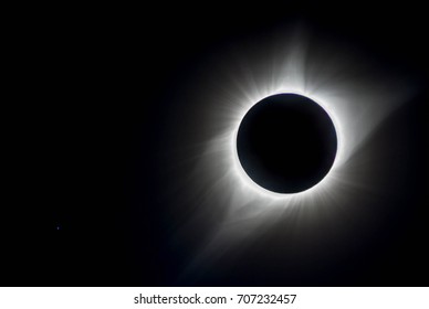 2017 Eclipse With Star Regulus Nearby