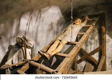2017-09-01 - castle Loket, Czech republic, exhibition of torture, Old torture practice with ladder, dummy instalation