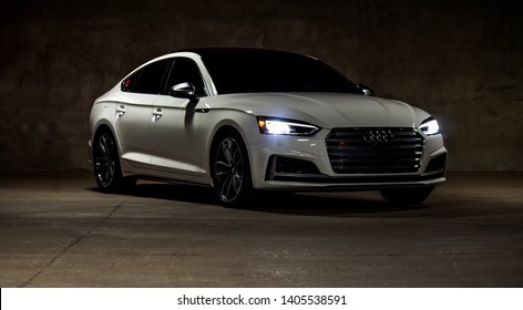 Bilder Stockfotos Und Vektorgrafiken Audi Shutterstock