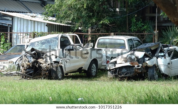 2018 February 4 \
White car   The number of vehicles damaged by accident.\
From\
scratch, smash parked on front lawns, police station.\
Prachuap\
khiri Khan Thailand