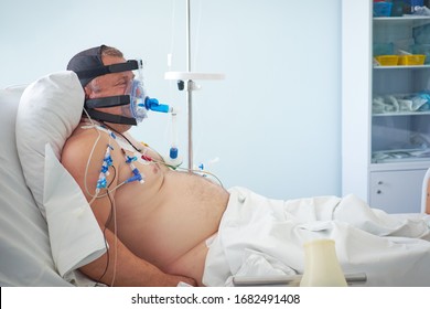 2018-05-31, Belarus, Grodno Regional Cardiac Centre. White Male Patient Performs CPAP Therapy Using CPAP Mask In Intensive Care Department. Editorial Use Only.