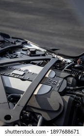 2020 Aston Martin DBS Superleggera Engine