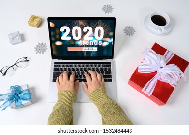 2020 Digital Trends, Businesswoman Using A Laptop Computer With 2020 Trends On Screen Background, Digital Marketing, Business And Technology Concept With Clipping Path From Above.