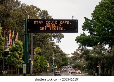 2021-11-13 Sydney, Australia. Changeable Electronic Dynamic Road Sign Reads: 'Stay COVID Safe. Unwell. Get Tested' On The City Road