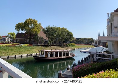 2022 Apr 8th, Photography Of The Boat Is Passing At Huis Ten Bosch Theme Park Canal, Nagasaki Japan