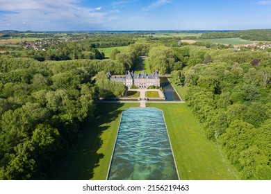 PARIS, FRANCE - MAI 12, 2022: Beautiful Medieval Castle. Aerial View Shot Of Castle. Château De Courances (Domaine De Courances). French Castle - PARIS, FRANCE - MAI 12, 2022. 