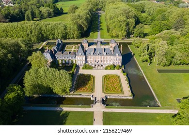 PARIS, FRANCE - MAI 12, 2022: Beautiful Medieval Castle. Aerial View Shot Of Castle. Château De Courances (Domaine De Courances). French Castle - PARIS, FRANCE - MAI 12, 2022. 