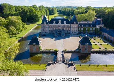 PARIS, FRANCE - MAI 12, 2022: Beautiful Medieval Castle. Aerial View Shot Of Castle. Château De Courances (Domaine De Courances). French Castle - PARIS, FRANCE - MAI 12, 2022. 