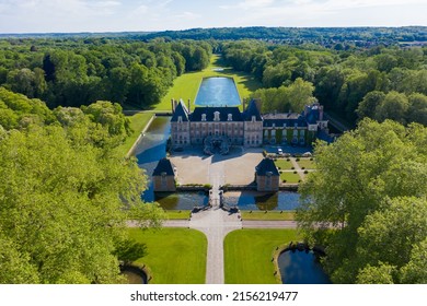 PARIS, FRANCE - MAI 12, 2022: Beautiful Medieval Castle. Aerial View Shot Of Castle. Château De Courances (Domaine De Courances). French Castle - PARIS, FRANCE - MAI 12, 2022. 