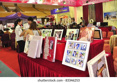 FOSHAN–AUGUST 20:Fall Wedding Expo 2011 At FoShan Stadium On August 20, 2011 In FoShan, China. More Than 100 Wedding Photography, Production Planning Companies Took Part.