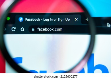 2.13.2022 Kyiv, Ukraine
Facebook Social Network Internet Address Through A Magnifying Glass. Facebook.com In Internet Browser Address Bar On Computer Screen. Main Page Open Tab For Log In Or Sign Up