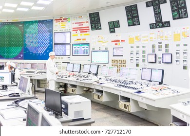 23 June 2016, RUSSIA, KURCHATOV: Specialist for the Block Control Panel of the Nuclear Reactor of Nuclear Power Plants