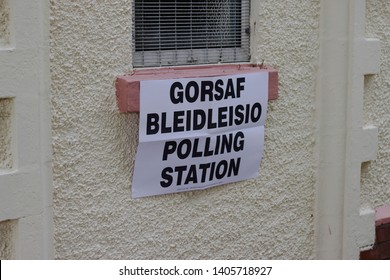 23 May 2019, Swansea, Wales. European Elections To The European Parliament . Polling Station Message On A Wall/fence In English And Welsh. European Parliamentary Election