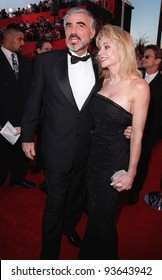 23MAR98:  Actor BURT REYNOLDS & girlfriend PAM SEALS at the 70th Academy Awards.