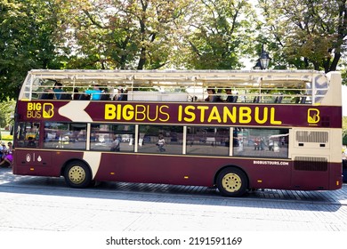 24 July 2017 Istanbul Turkey. Purple Sight Seeing Bus In Istanbul Turkey