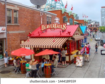 25 6 2011: People Buying And Eating Fast Food From Beaver Tails, George St, Ottawa, Canada