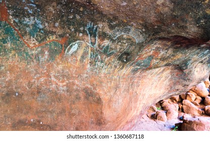 25th December 2018, Uluru NT Australia: Aboriginal Cave Painting Inside The Family Cave Or Kulpi Mutitjulu At Ayers Rock In NT Outback Australia